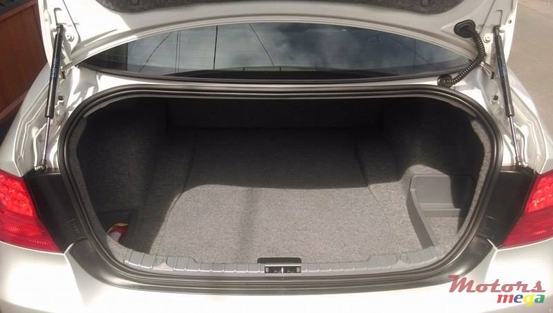 2008' BMW E90 318i photo #5