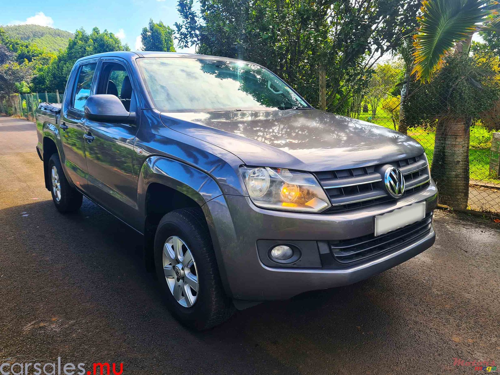 2014' Volkswagen Amarok 2.0 TDI 4Motion photo #2