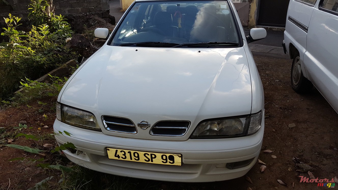1999' Nissan Primera photo #1