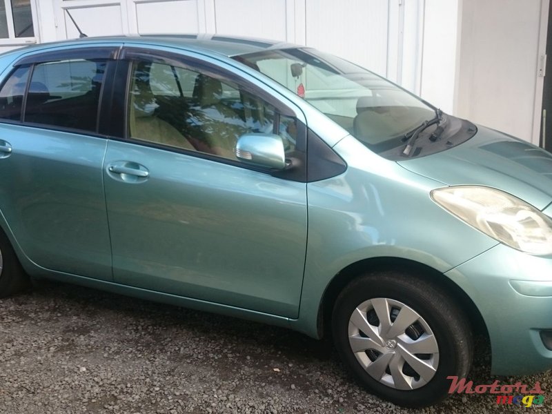 2009' Toyota Vitz photo #3