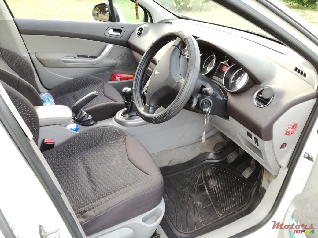 2009' Peugeot 308 photo #3