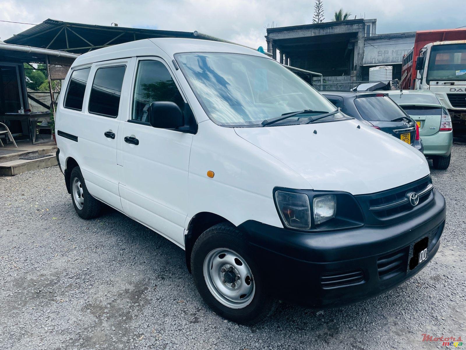 2000' Toyota Town Ace photo #2