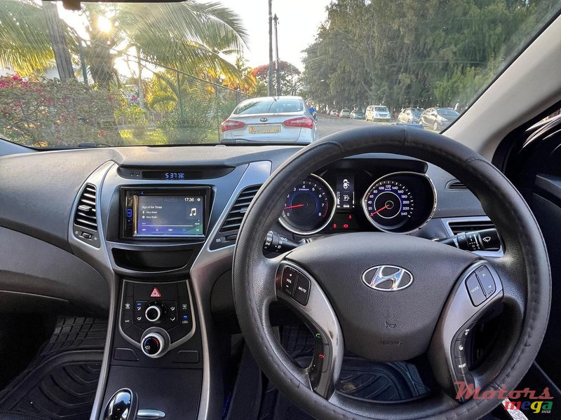 2015' Hyundai Elantra photo #6