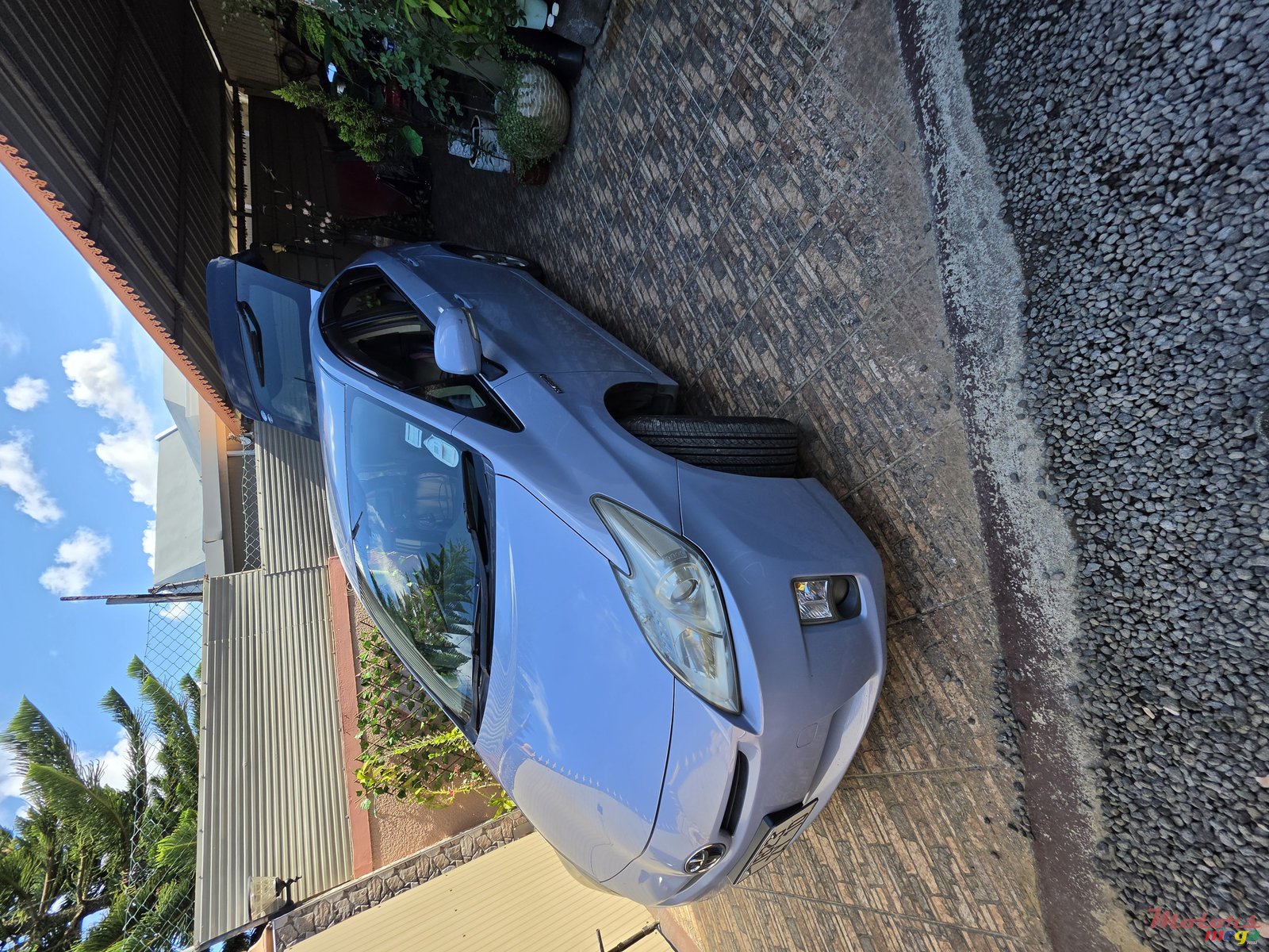 2010' Toyota Prius Gen 3 1.8 hybride photo #3