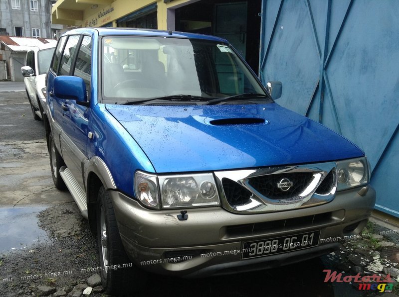 2001' Nissan Terrano II photo #1