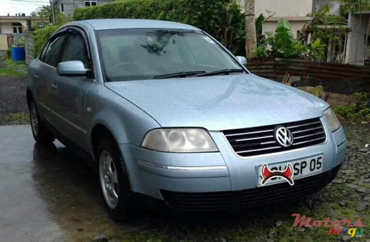 2005' Volkswagen Passat 1.9 TDI photo #1