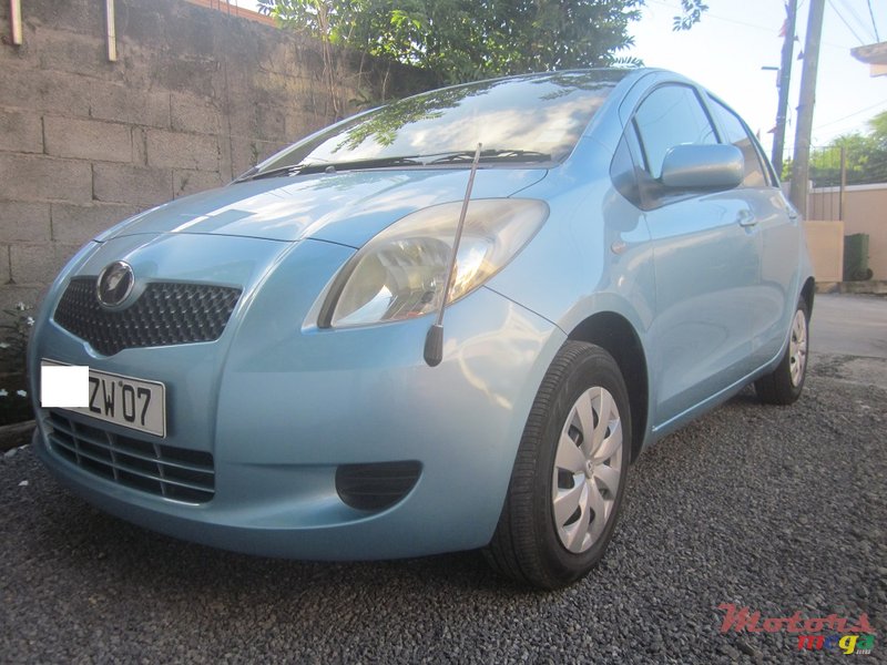 2007' Toyota Vitz photo #3