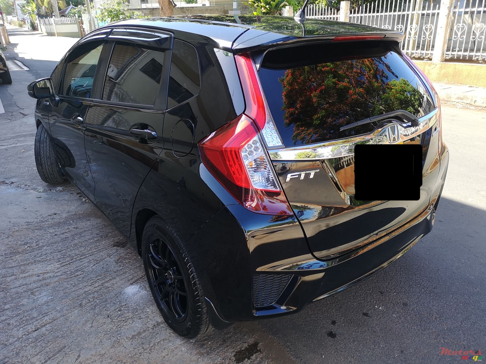 2014' Honda Fit Hybrid photo #2