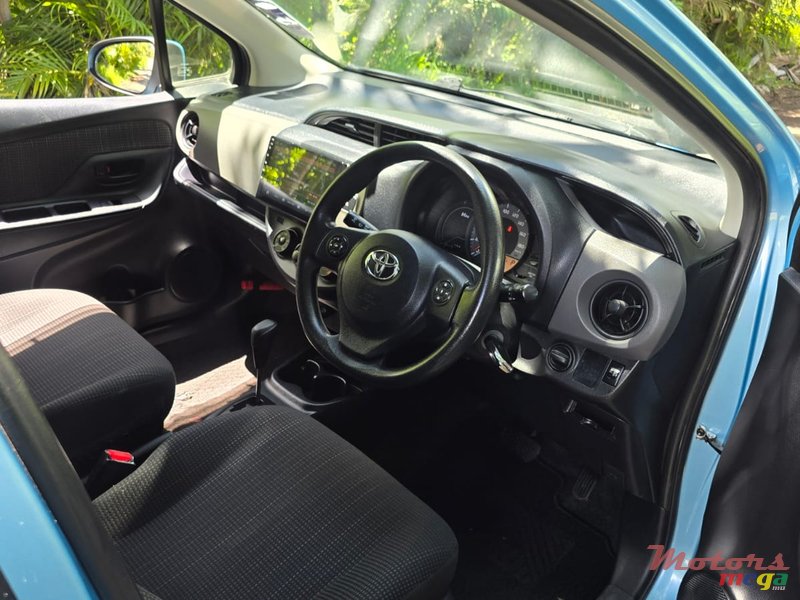 2016' Toyota Vitz photo #5