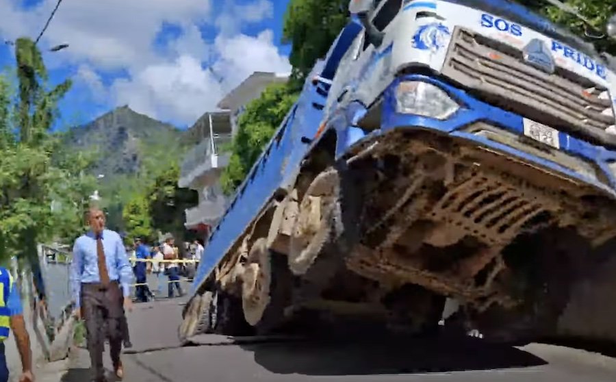 Effondrement d’un pont à Tranquebar : camion surchargé ou pont fatigué ? L’enquête nous le dira