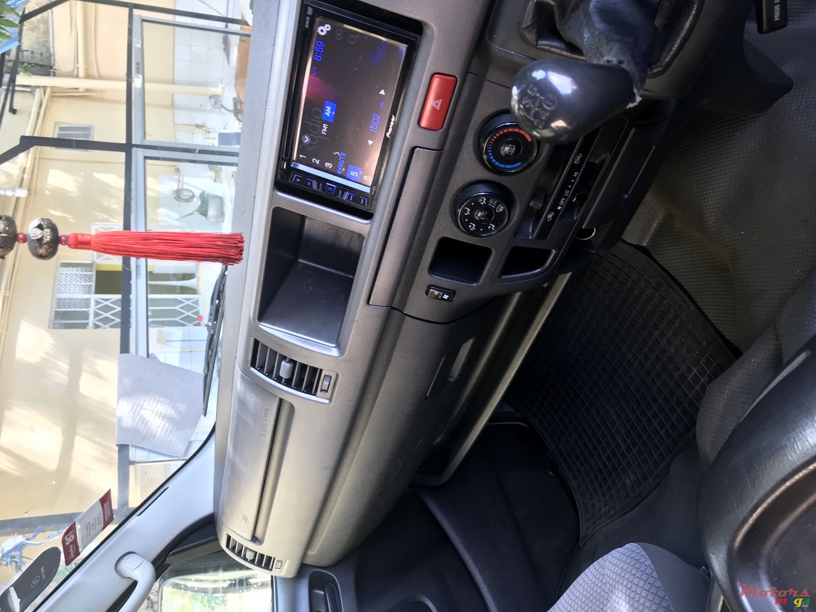 2012' Toyota photo #3