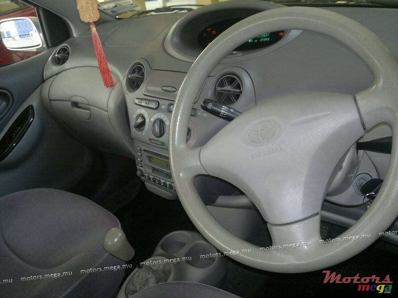 2001' Toyota PLATZ photo #5