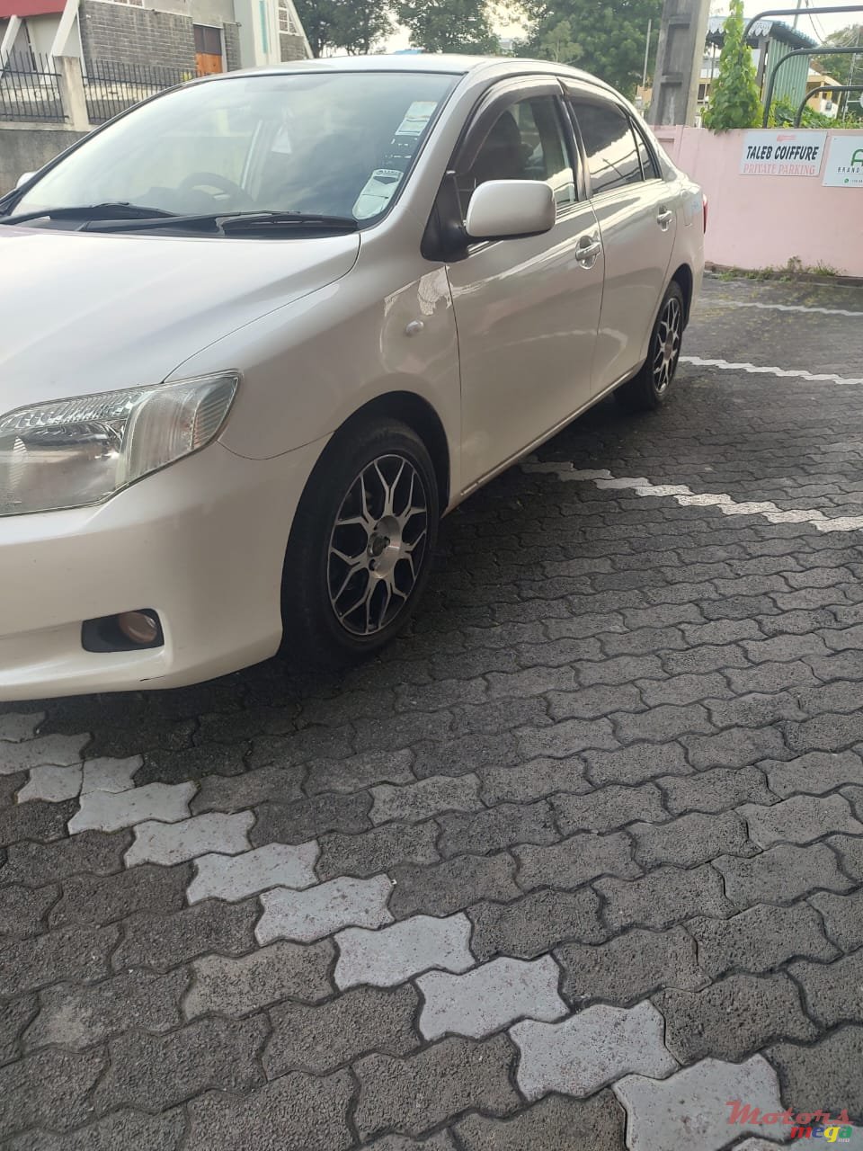 2009' Toyota Axio photo #2