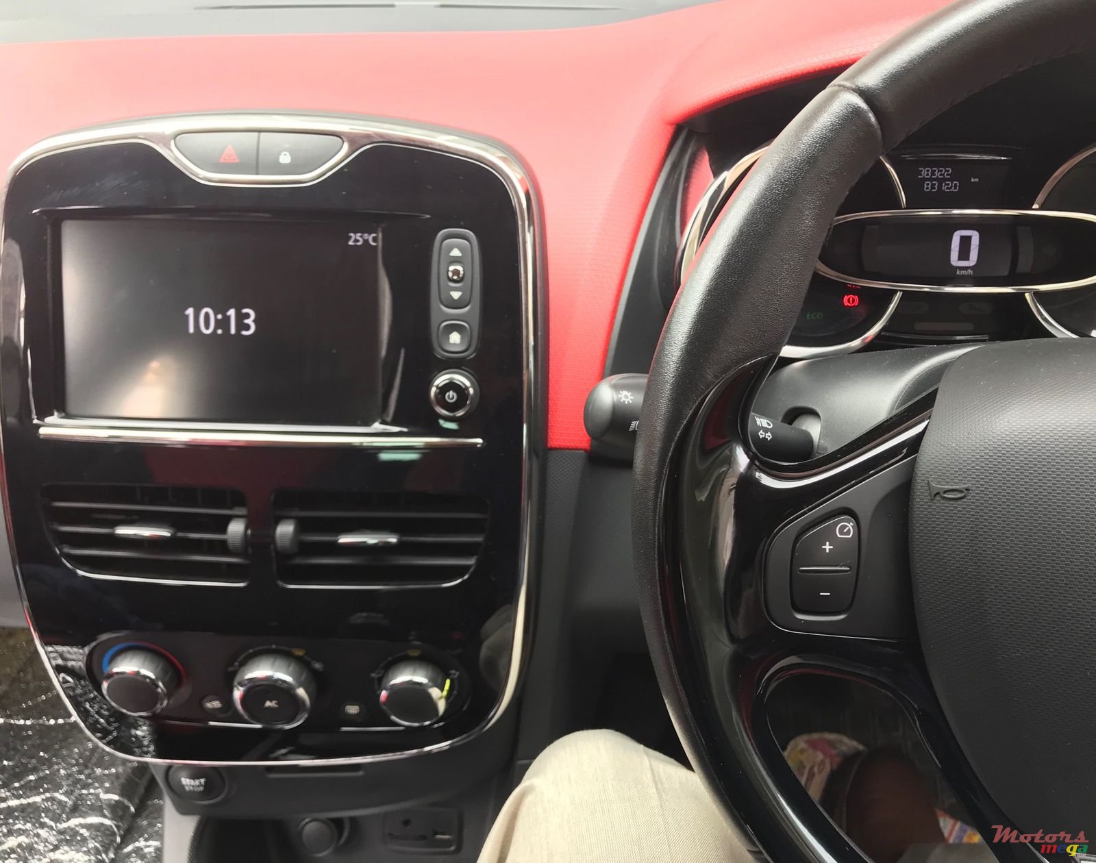 2015' Renault Clio photo #3