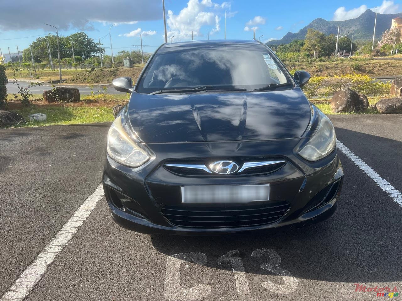 2011' Hyundai Accent photo #1