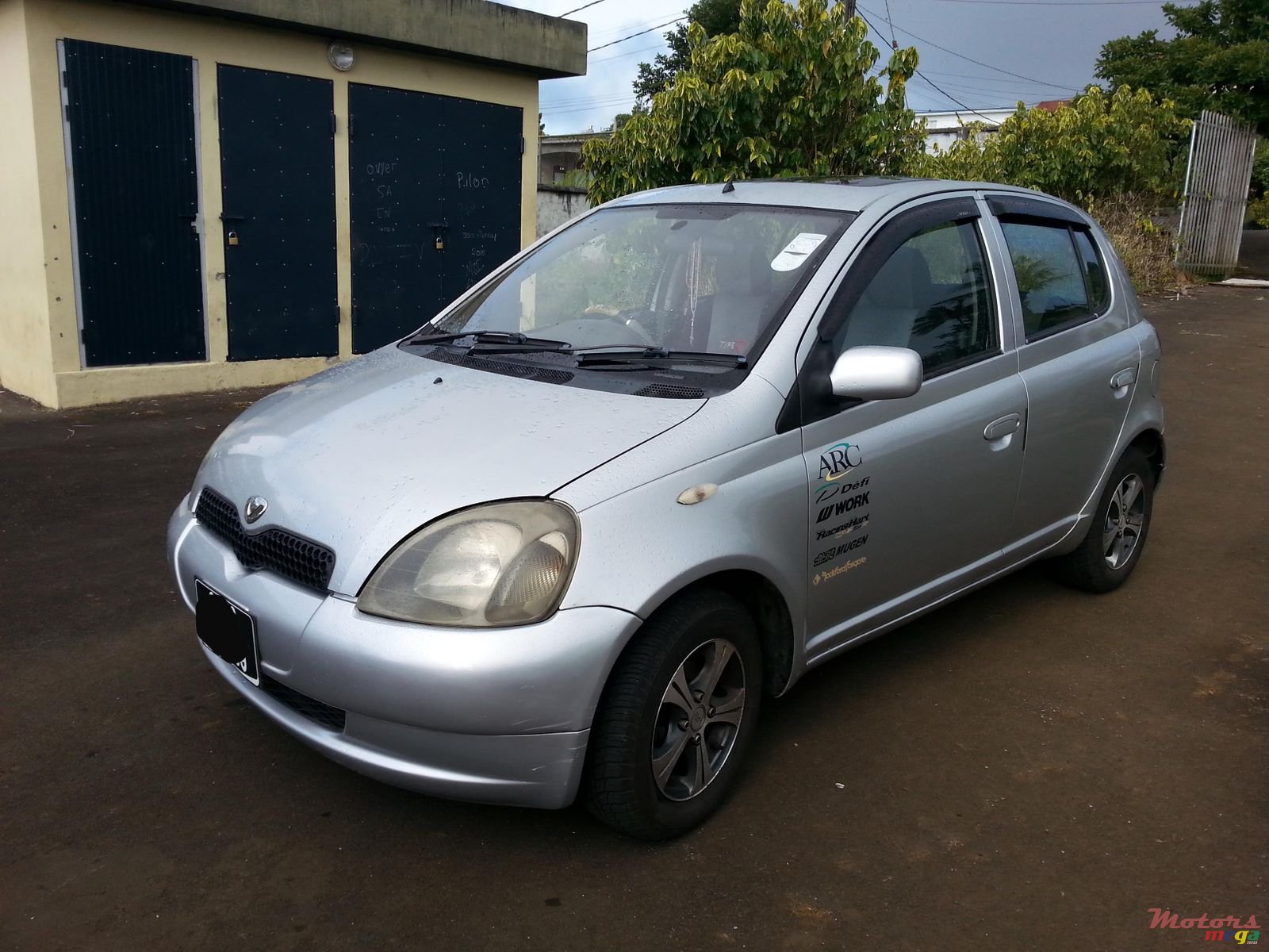 1999' Toyota Vitz photo #2