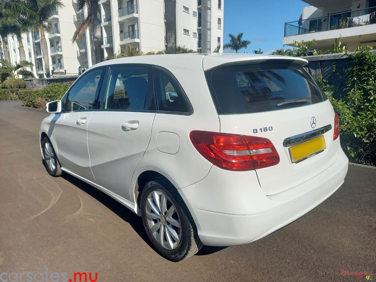 2013' Mercedes-Benz B 180 1.6 photo #3