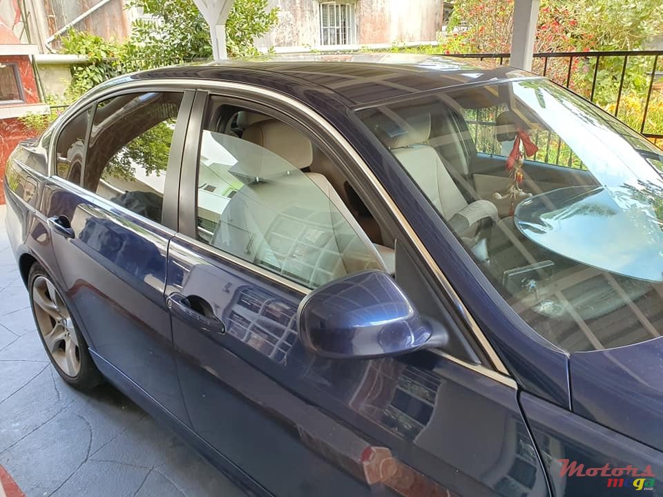 2010' BMW 3 Series photo #3