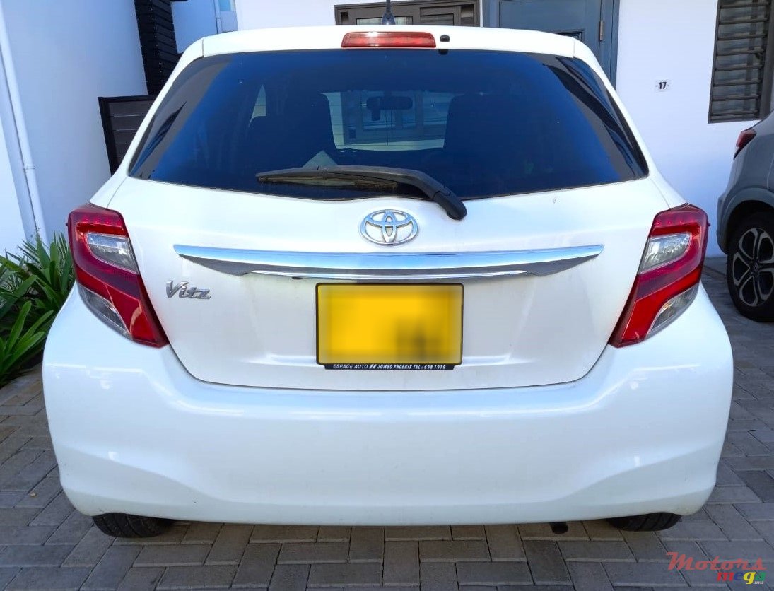 2014' Toyota Vitz photo #2
