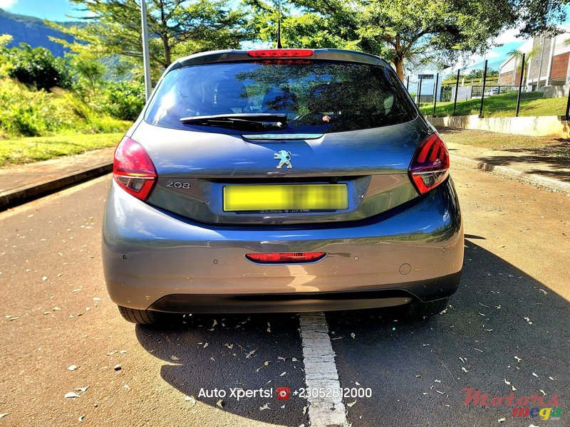 2019' Peugeot 208 photo #3