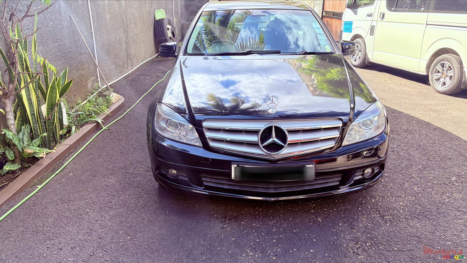 2011' Mercedes-Benz C 180 photo #1