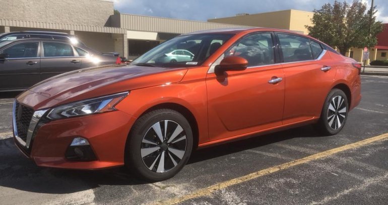 2019 Nissan Altima SR spotted in parking lot ahead of imminent launch