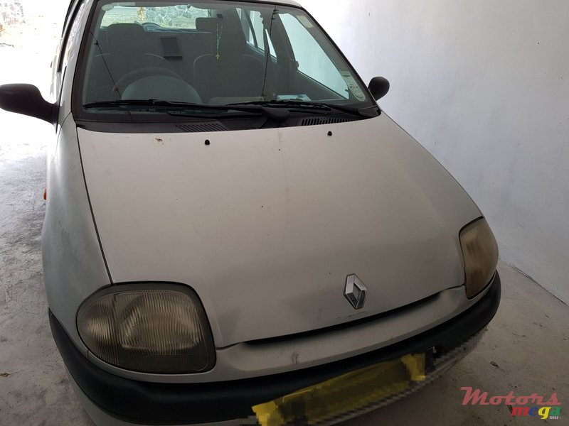 2000' Renault Clio photo #3