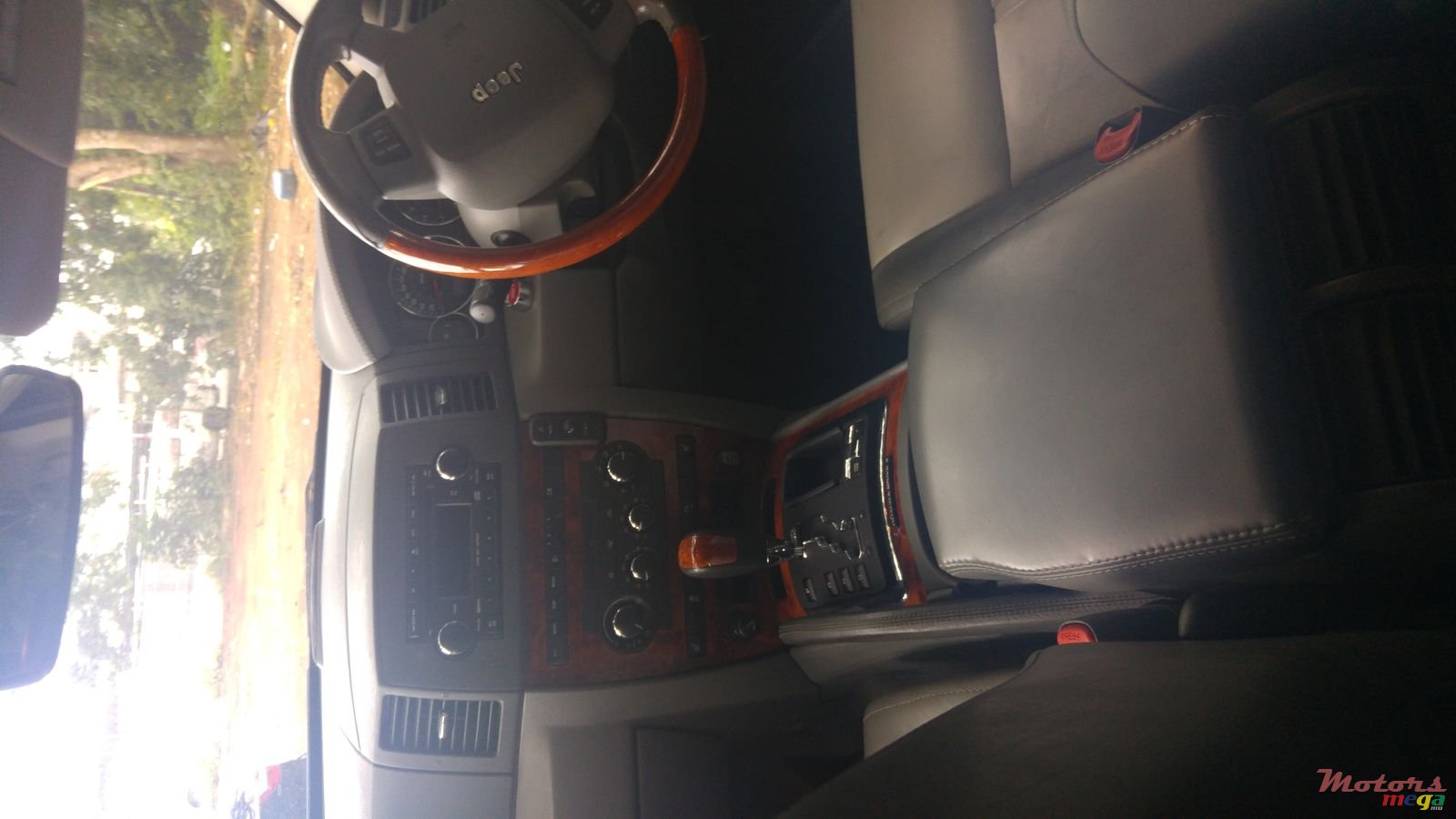 2008' Jeep Grand Cherokee photo #4