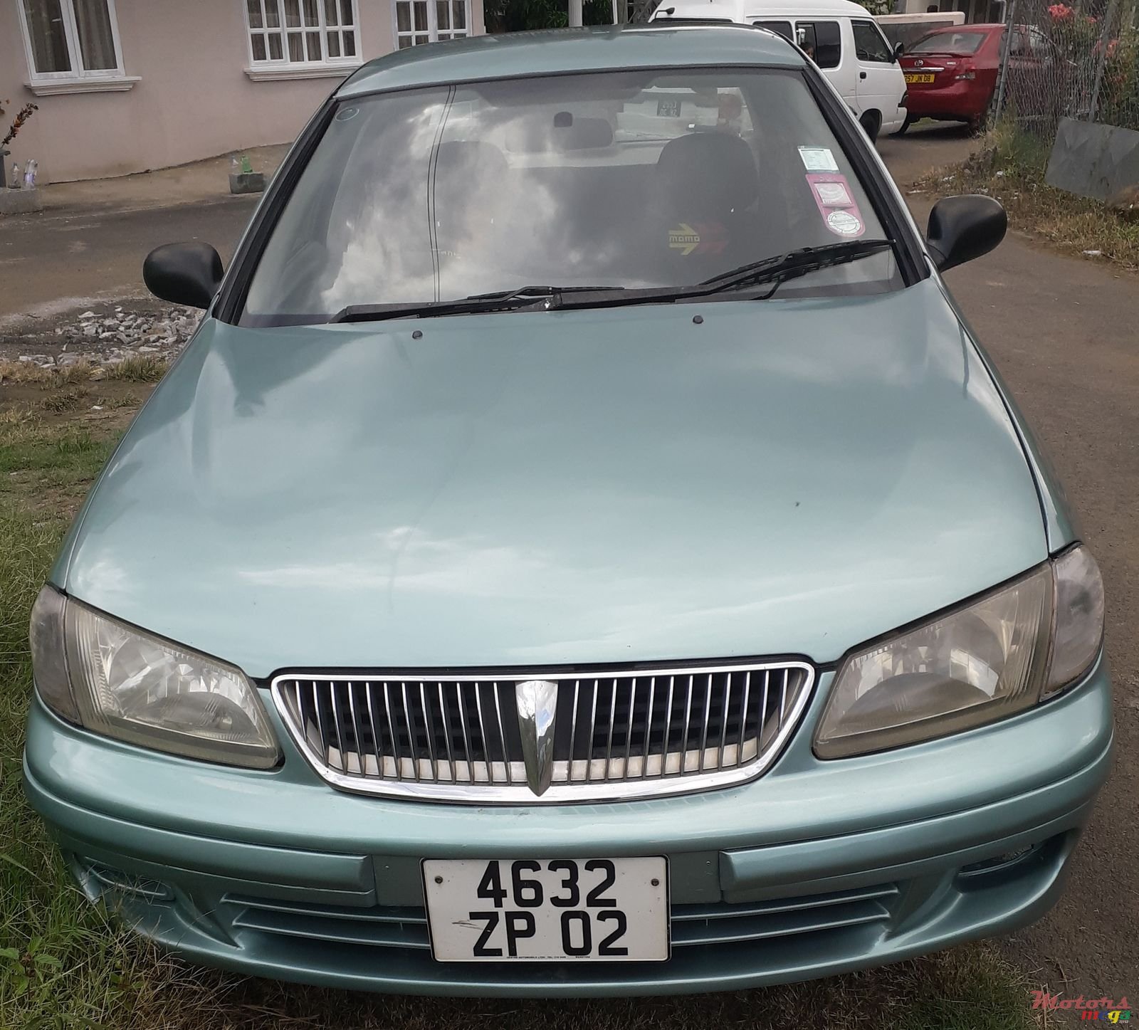 2002' Nissan N16 Full Option photo #1