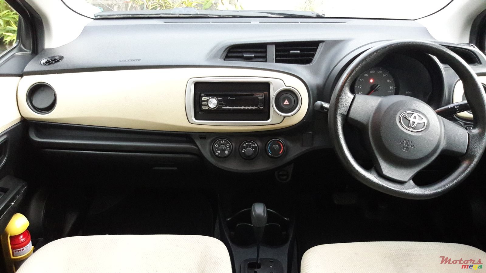 2012' Toyota Vitz photo #5