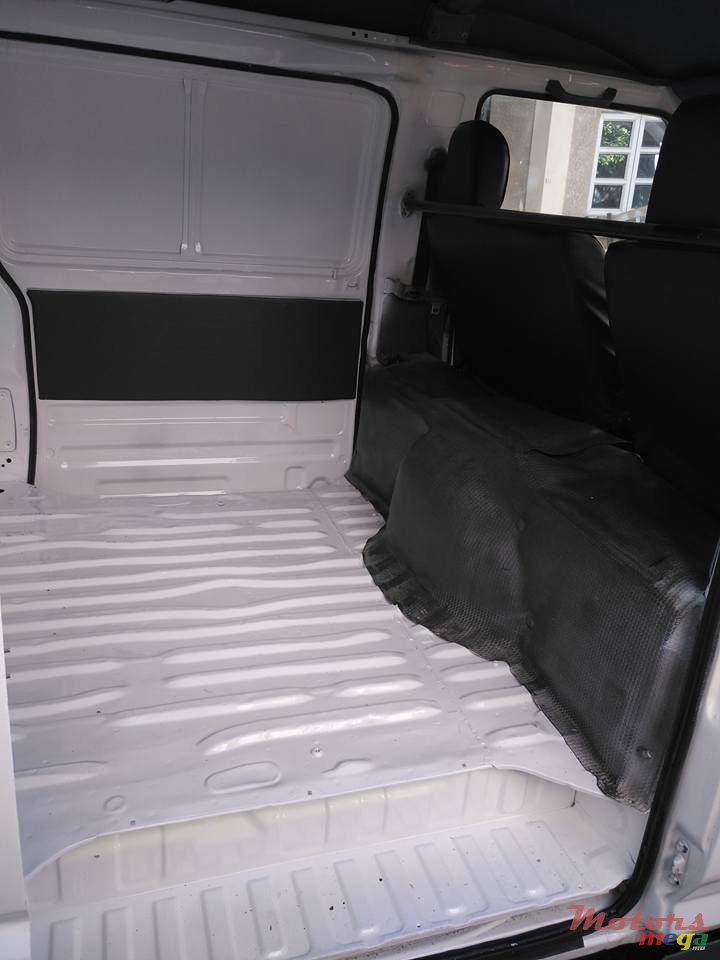 2004' Mitsubishi L300 photo #6