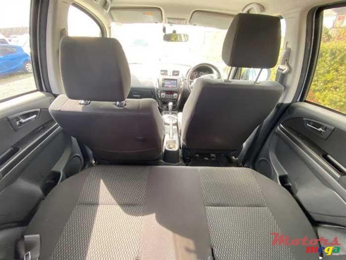 2010' Suzuki SX4 photo #3