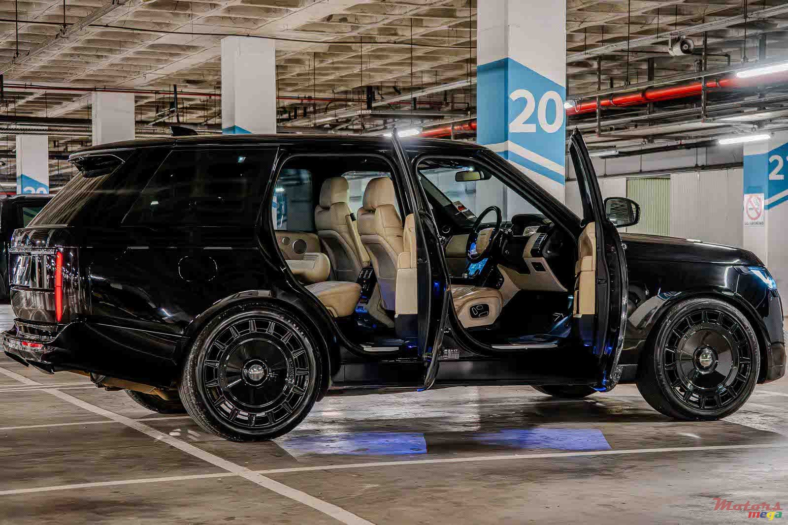 2015' Land Rover Range Rover photo #5
