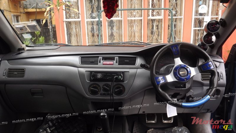 2003' Mitsubishi photo #3