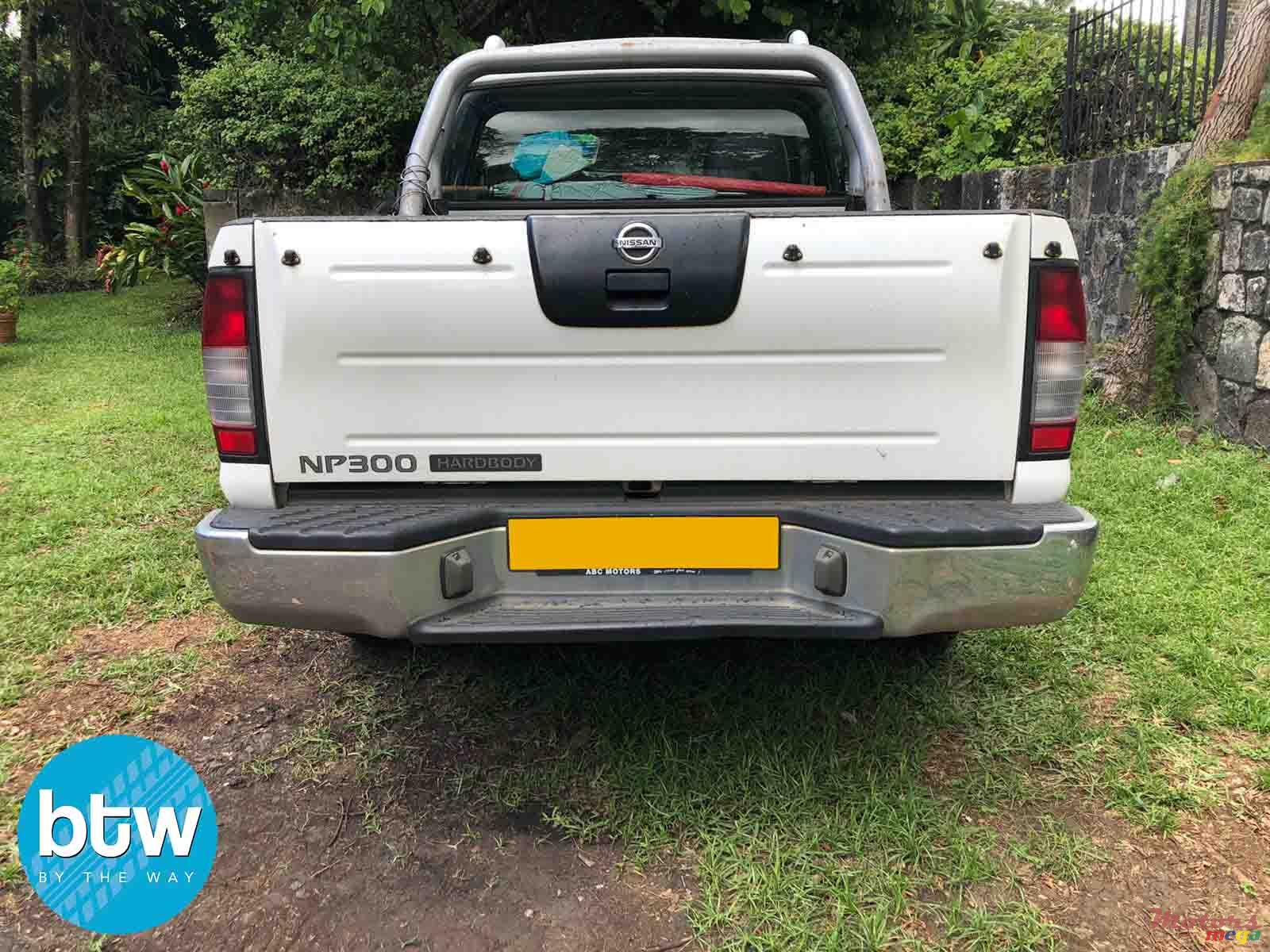 2014' Nissan Hardbody photo #3