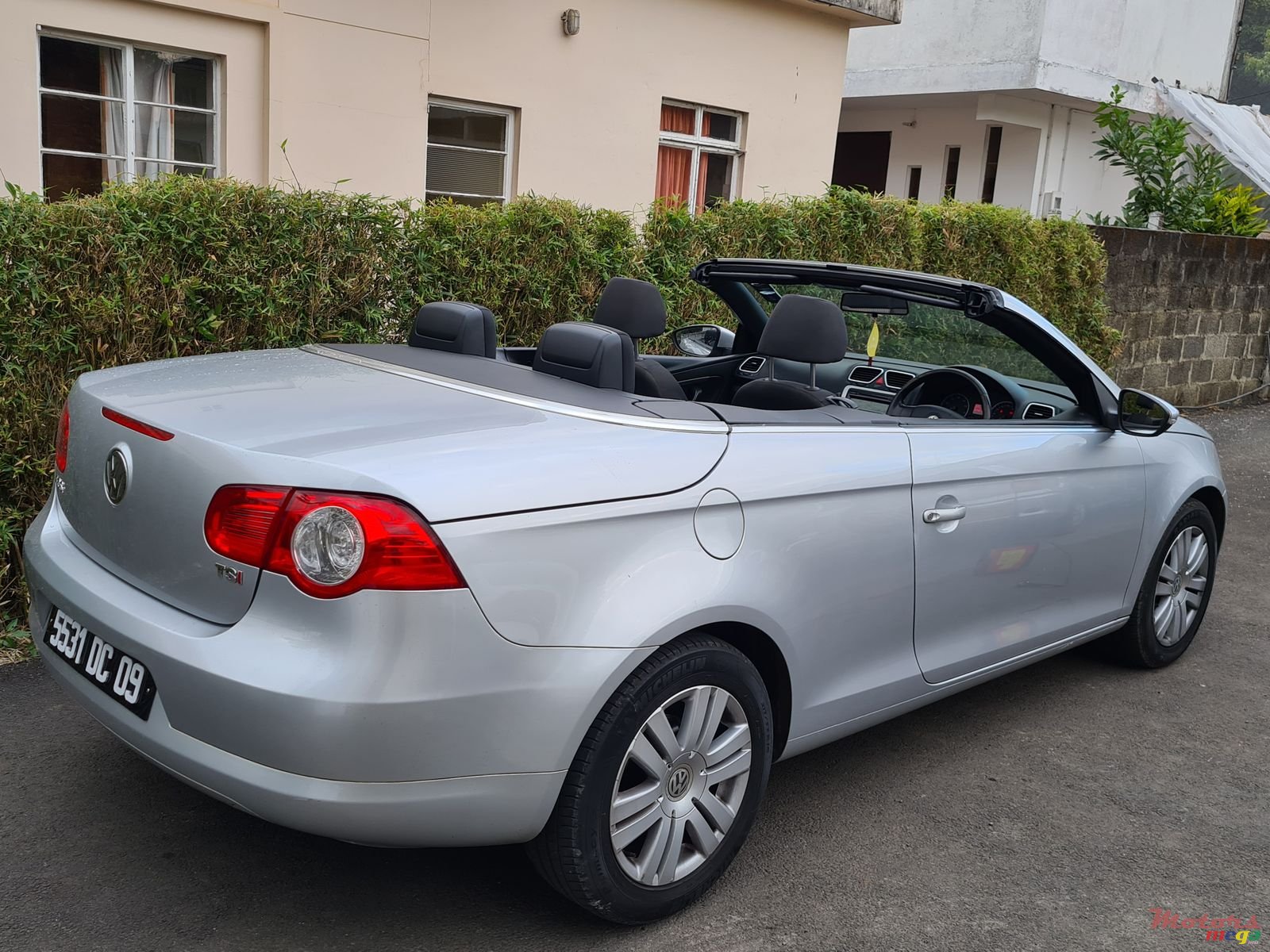 2009' Volkswagen Eos Cabriolet photo #2