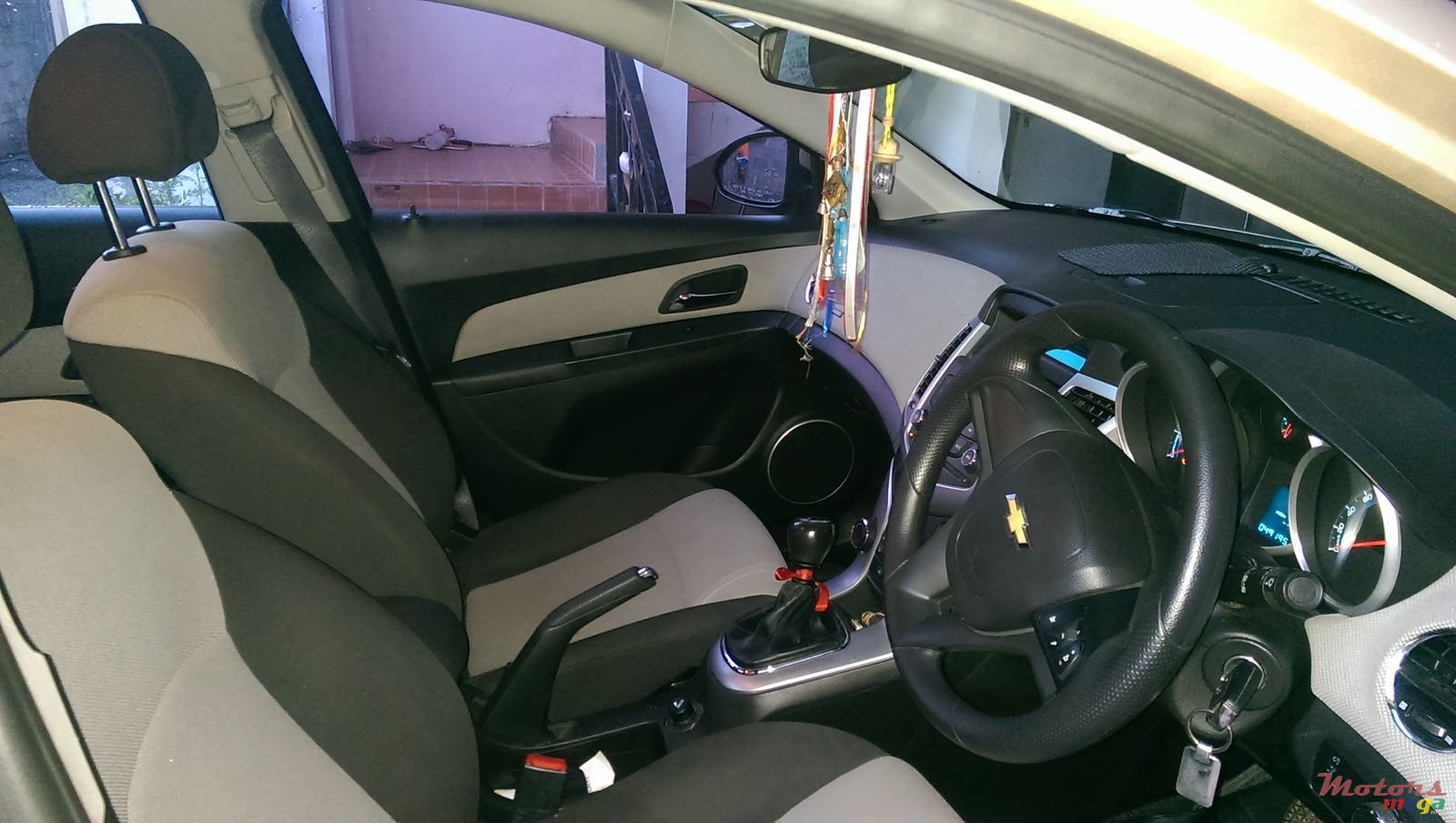 2011' Chevrolet Cruze photo #4