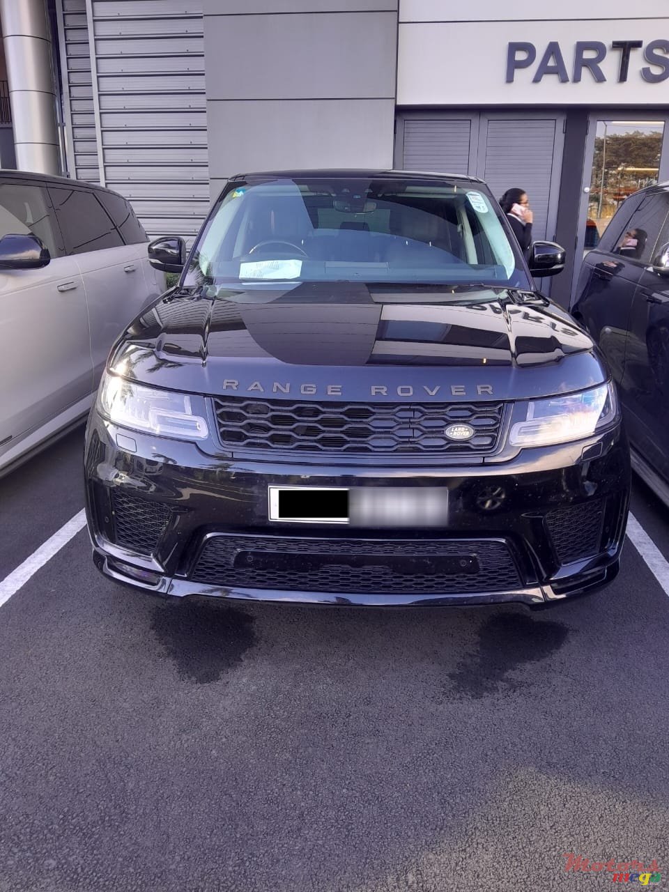 2019' Land Rover Range Rover Sport photo #3