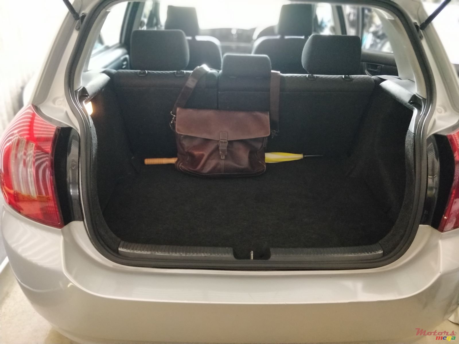 2003' Toyota RunX photo #6