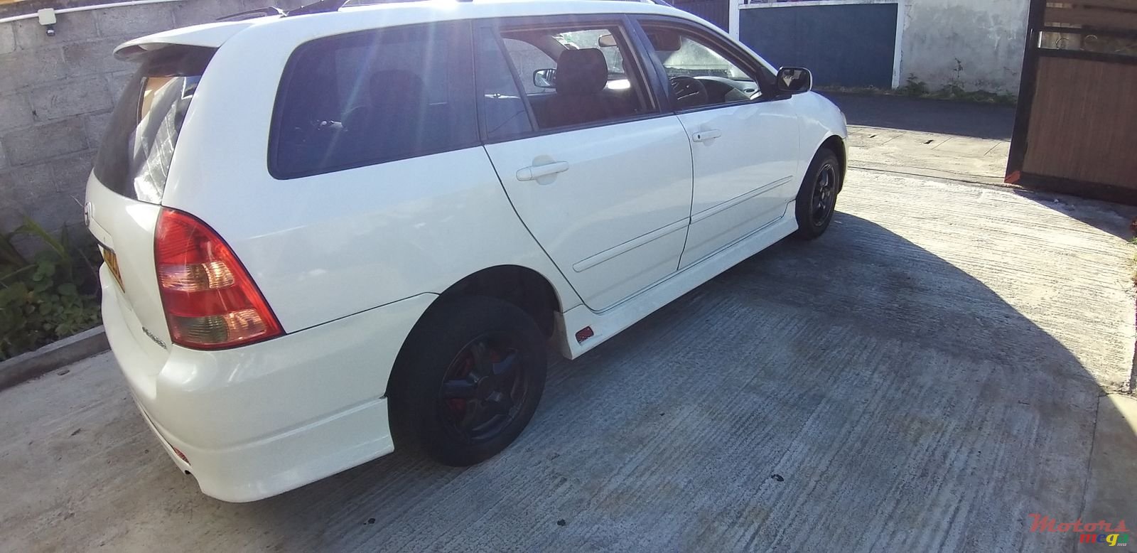 2004' Toyota Fielder photo #2