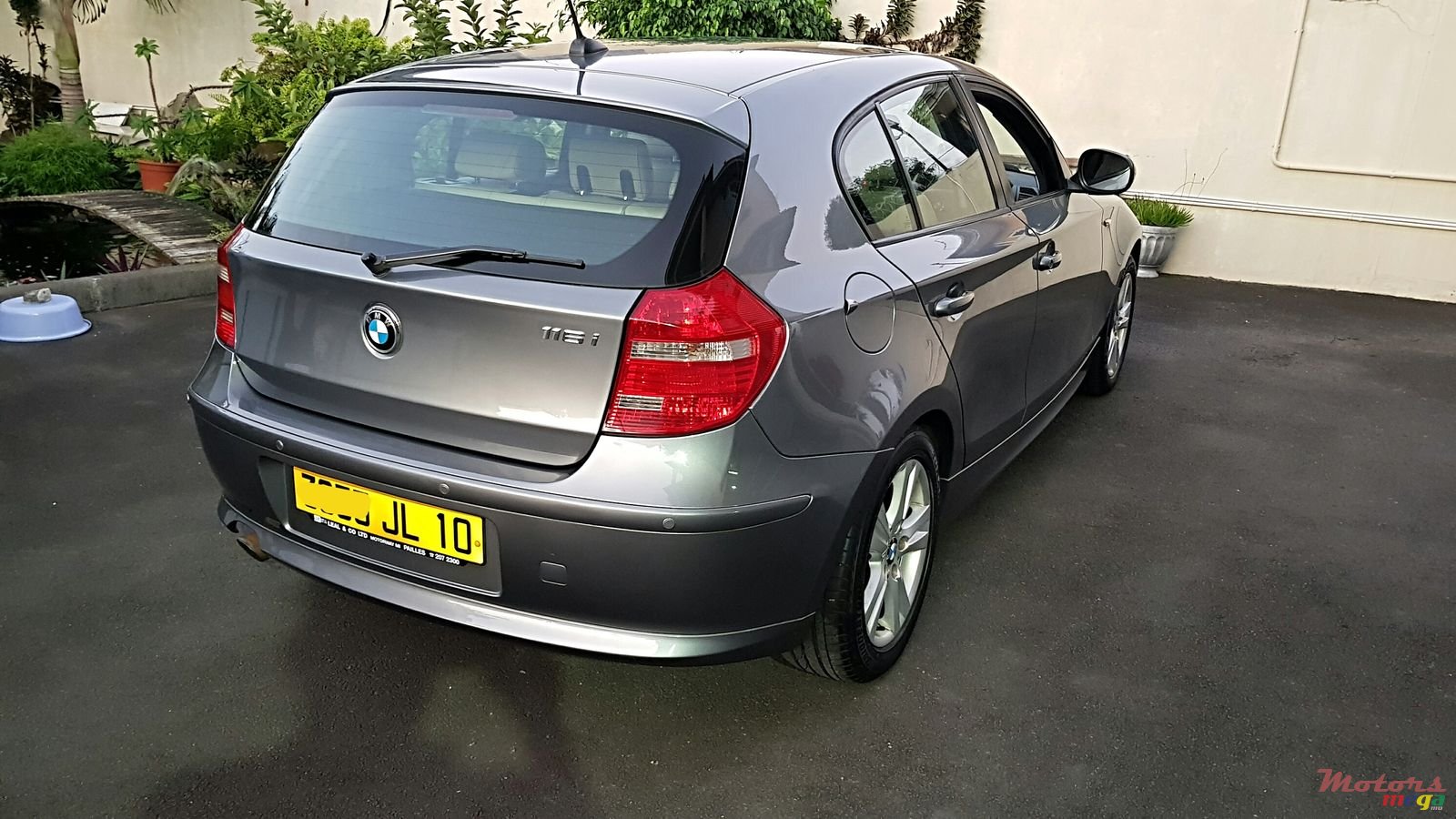 2010' BMW 116 Automatic photo #2