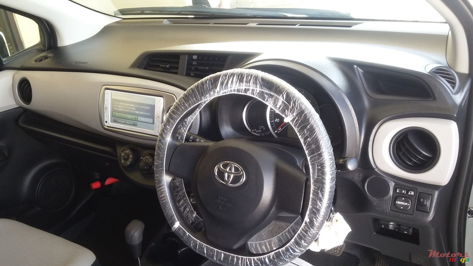 2012' Toyota Vitz photo #1