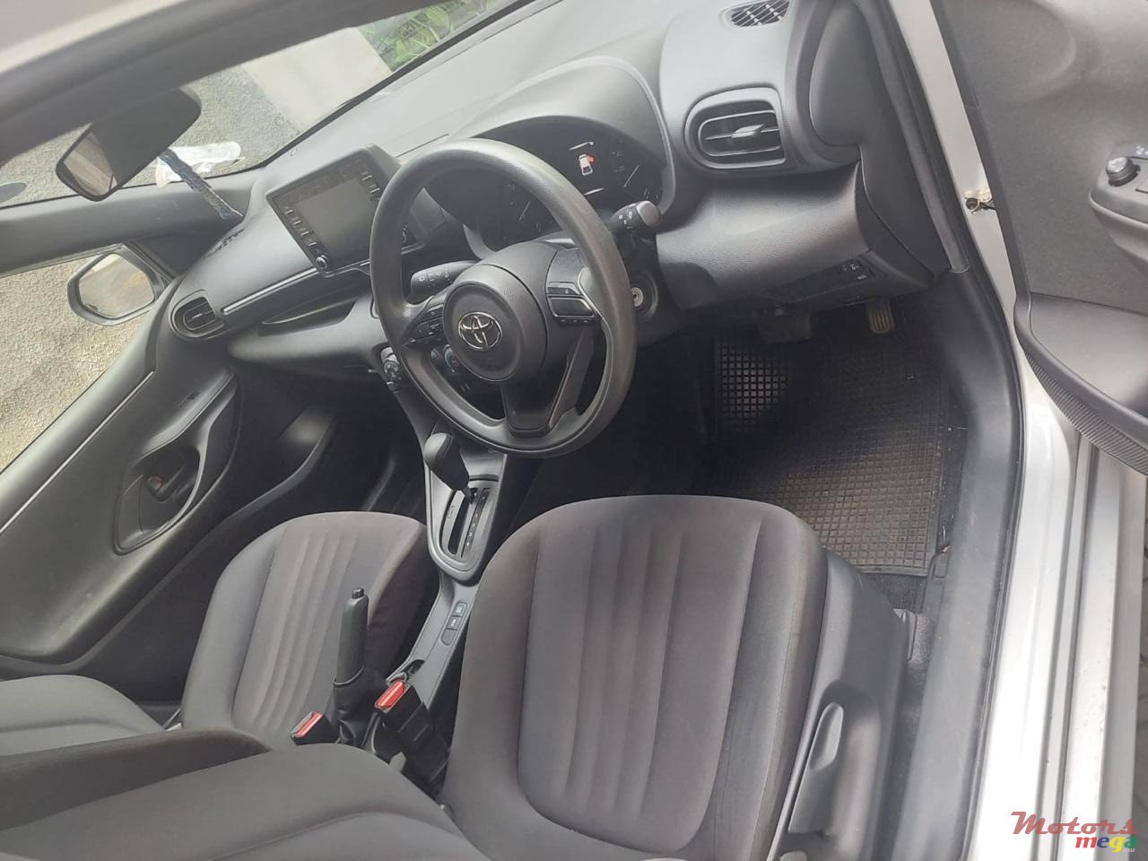 2021' Toyota Yaris photo #6