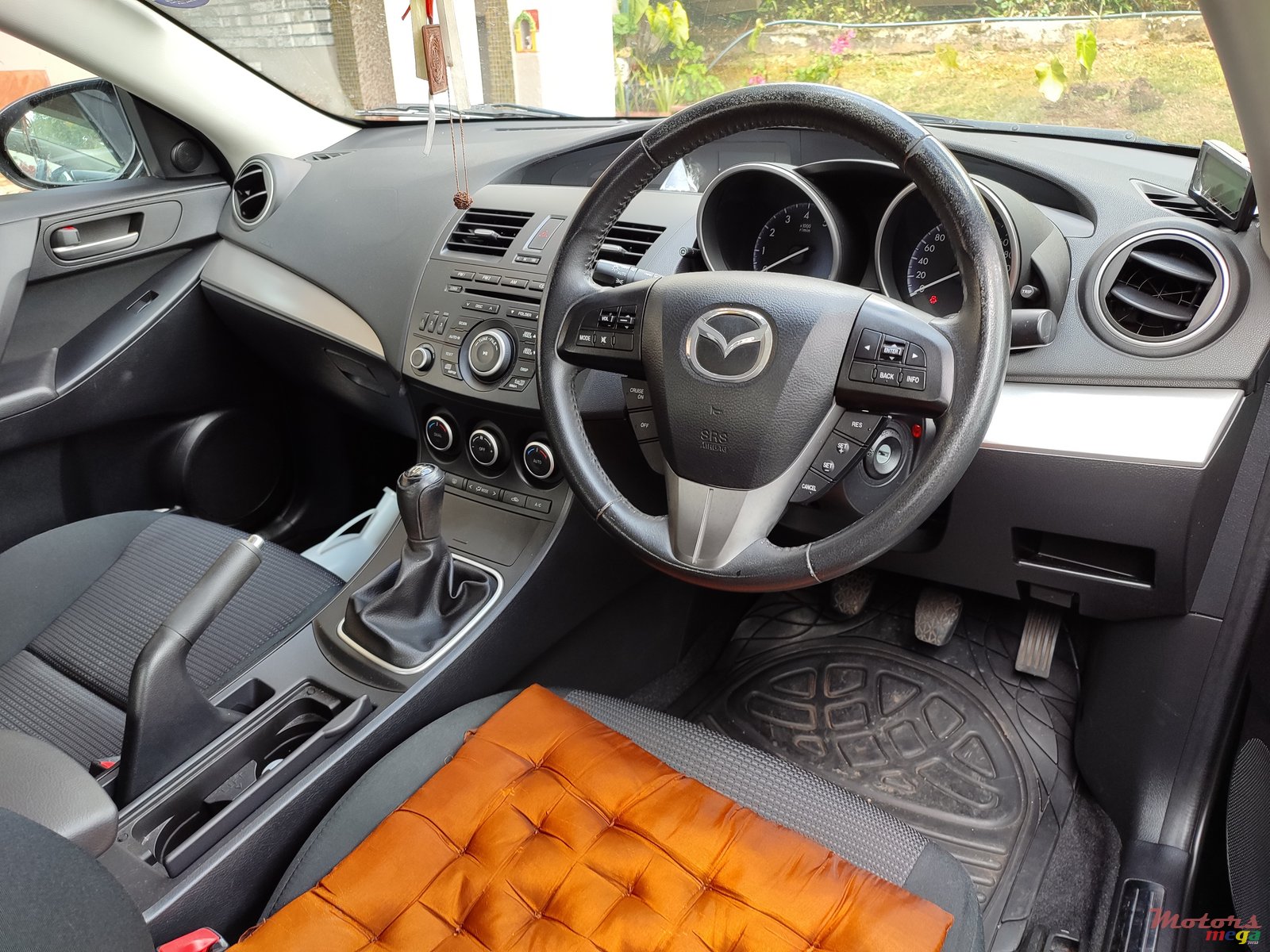 2013' Mazda 3 photo #1