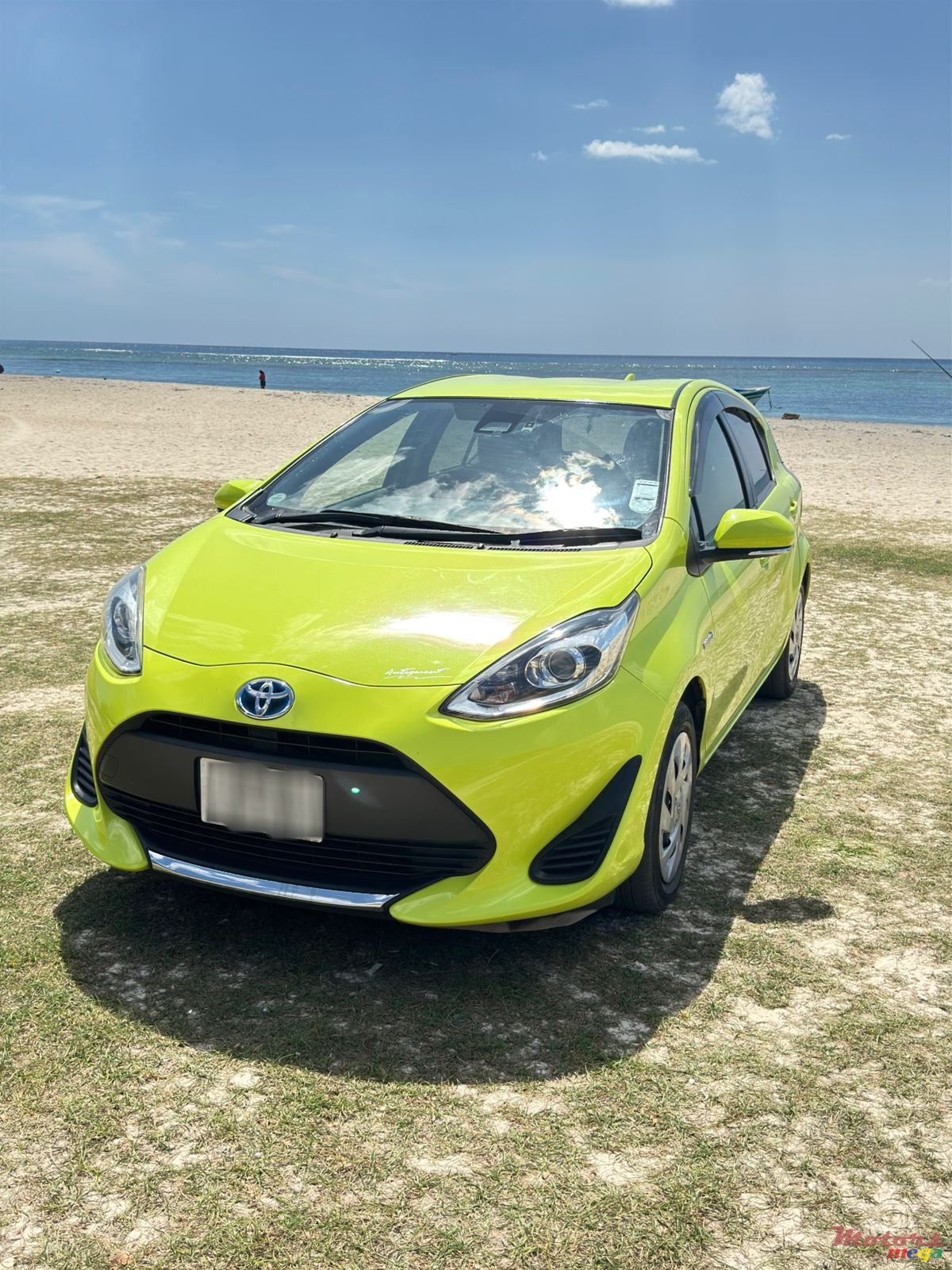 2020' Toyota Aqua photo #2