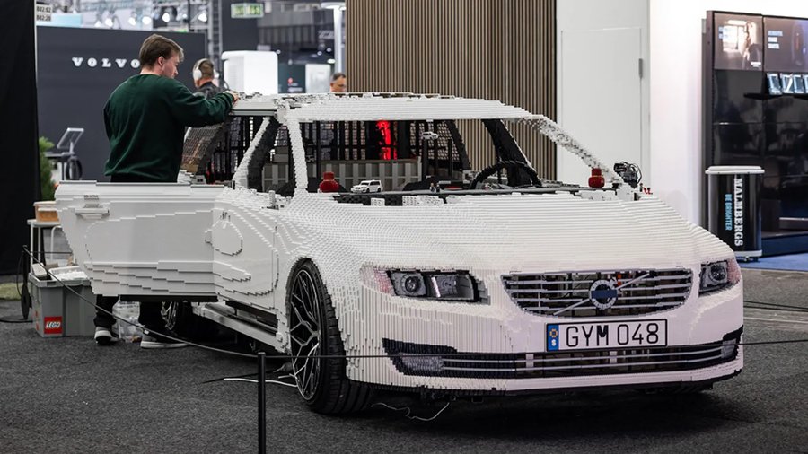 Driveable Volvo V70 wagon built from 400,000 Lego pieces