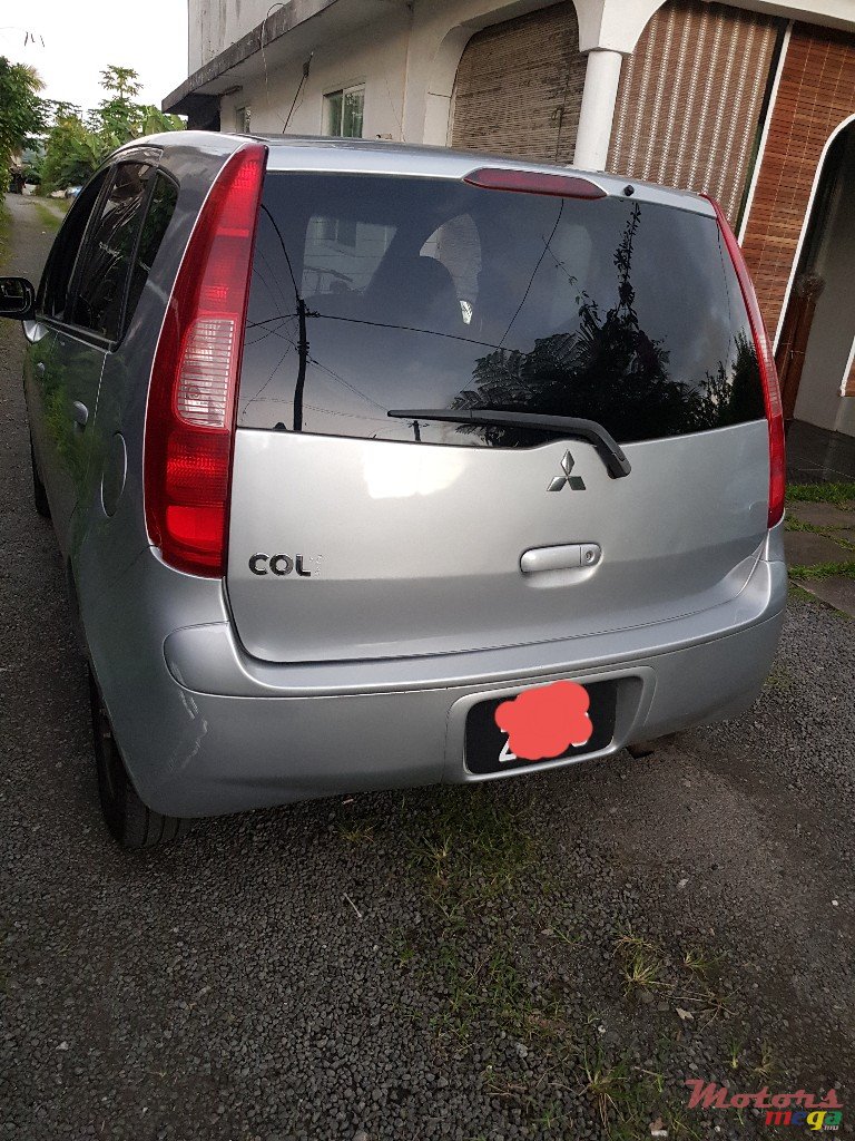 2006' Mitsubishi Colt photo #2