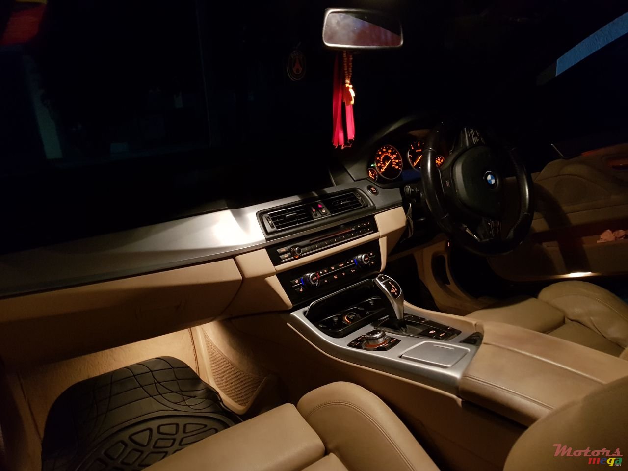 2011' BMW 530 photo #5