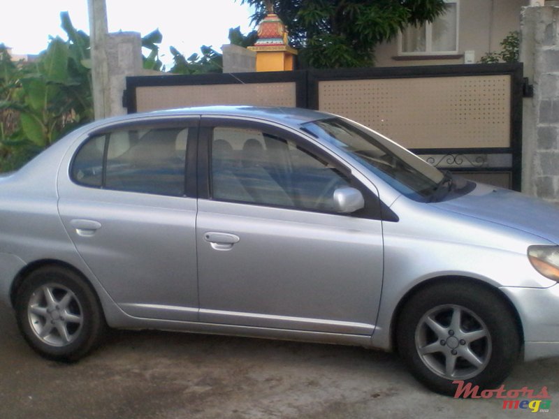 2000' Toyota platz photo #1