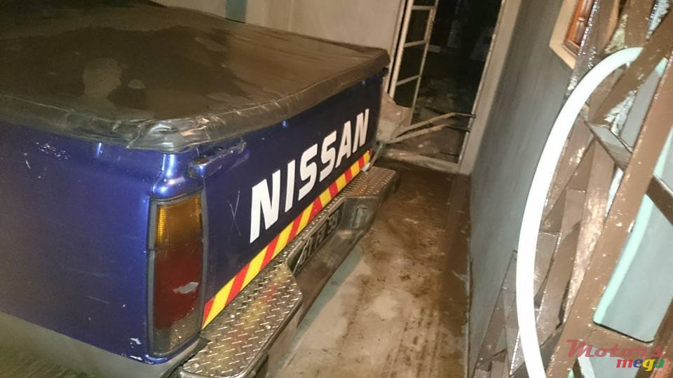 1999' Nissan Hardbody none photo #3